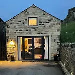 The Old Quarry Hideaway Country house